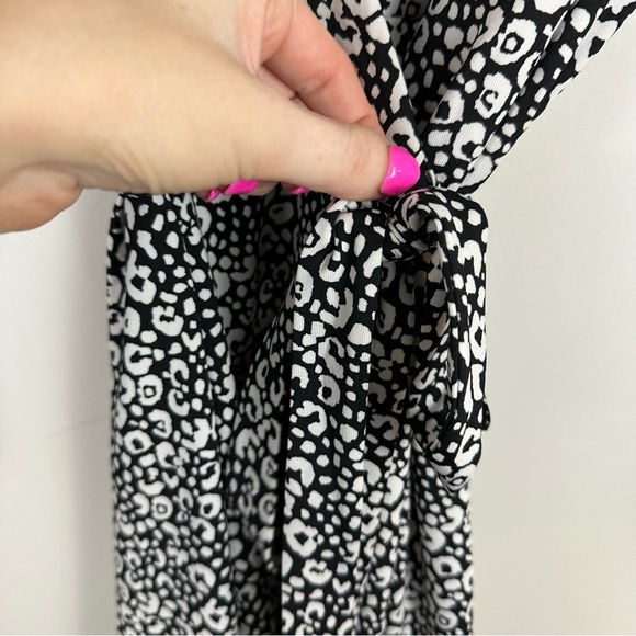 Loft | Black and White Leopard Print Long Sleeve True Wrap Dress Size 6 - Picture 5 of 7